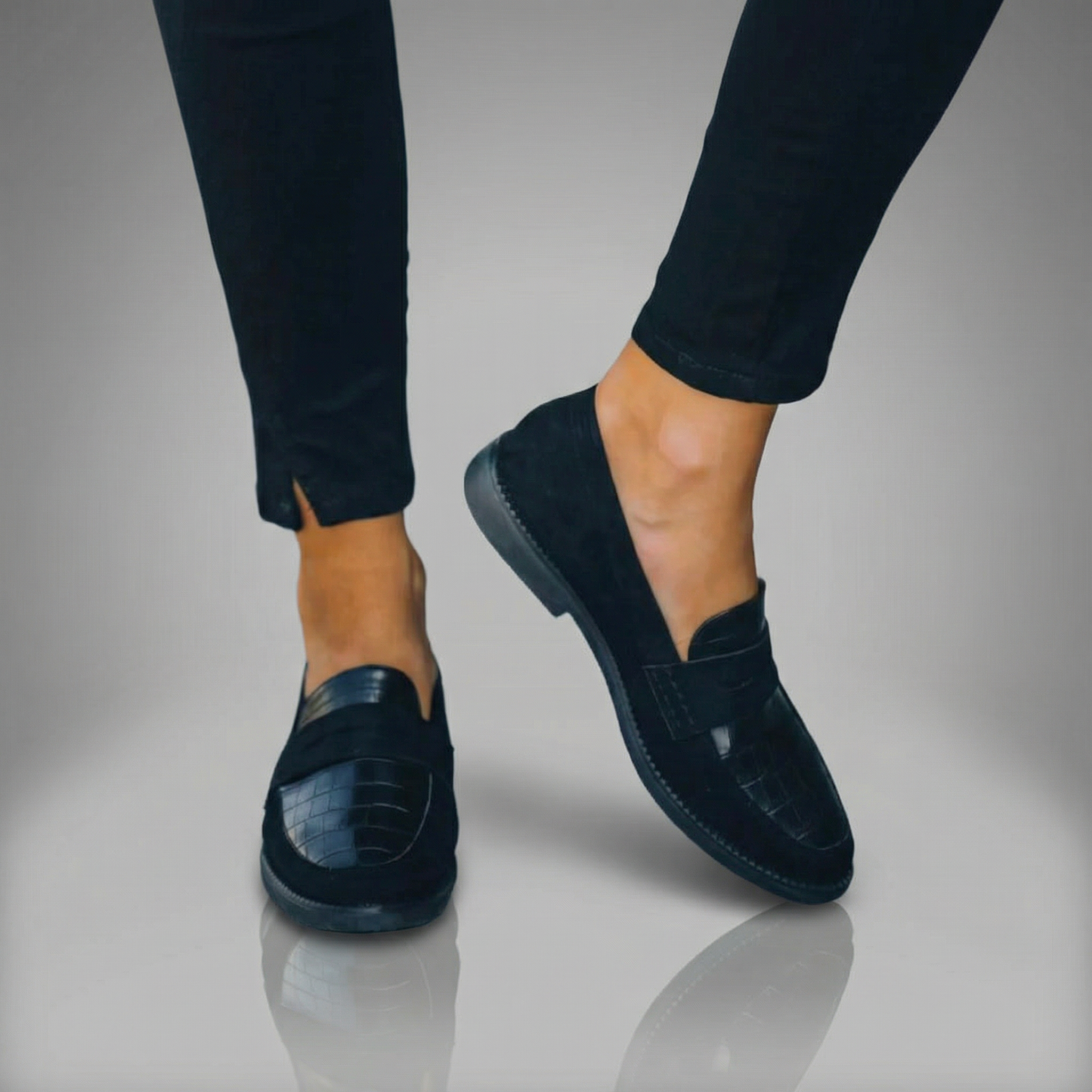 Belén | Women's Suede Crocodile-Print Slip-On Loafers