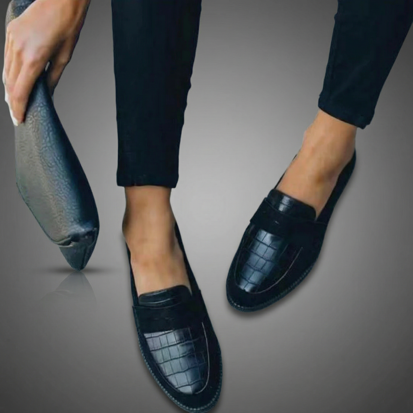 Belén | Women's Suede Crocodile-Print Slip-On Loafers