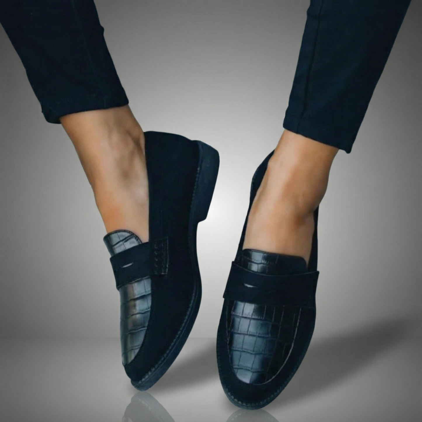 Belén | Women's Suede Crocodile-Print Slip-On Loafers